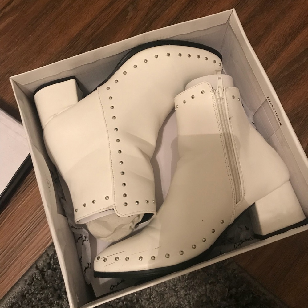 Qupid white booties